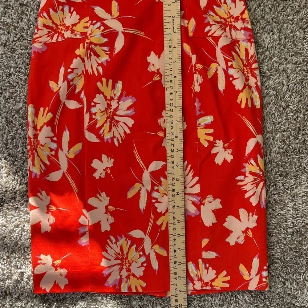 Like New! Lyssé Floral Red Women's Pencil Skirt in Size S